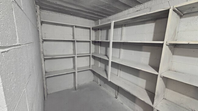 Building Photo - 3625 Chatsworth St