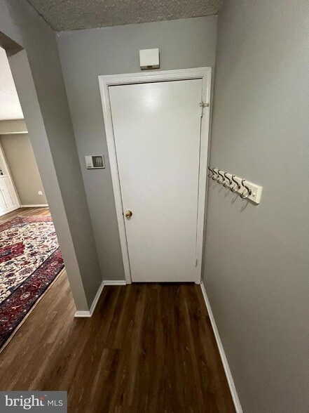 Building Photo - 12211 Stevenson Ct