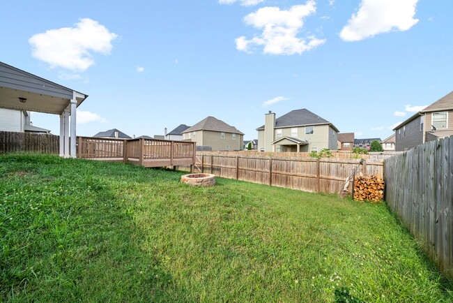 Building Photo - Pet Friendly Four Bedroom with Bonus!