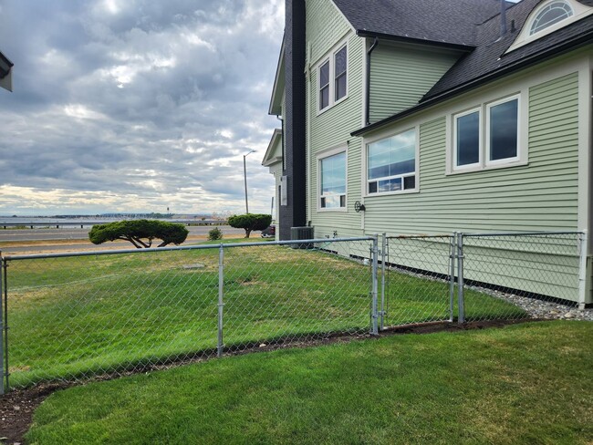 Building Photo - 1170 Peace Portal Dr