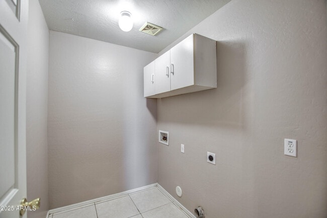 Building Photo - 6660 E Riverdale St