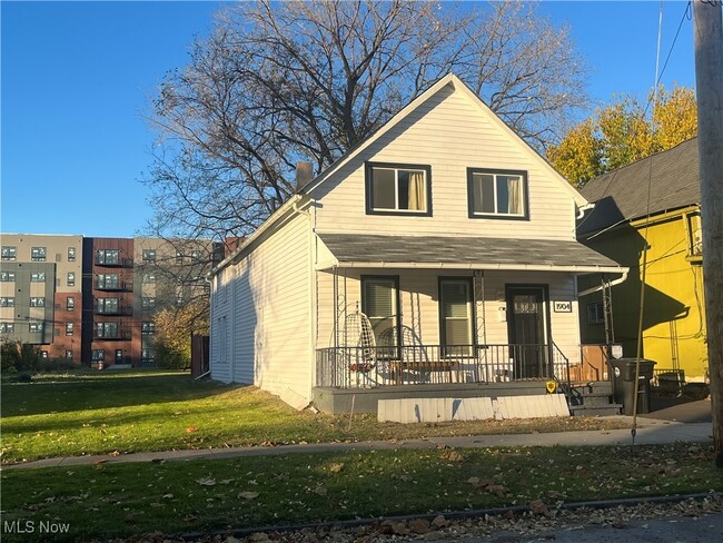 Building Photo - 1904 Freeman Ave