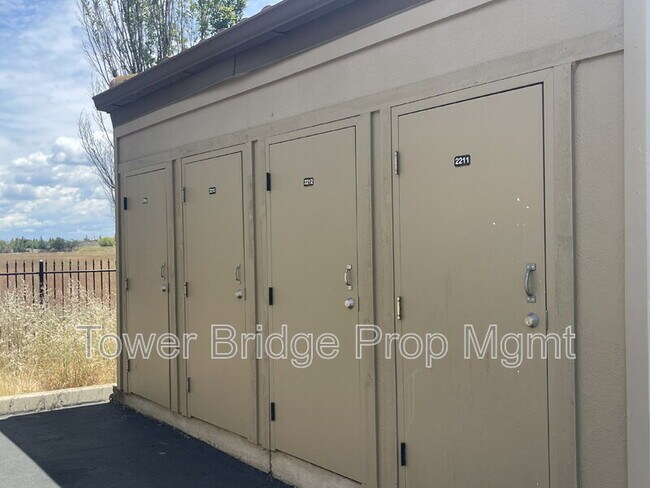 Building Photo - 4200 E Commerce Way