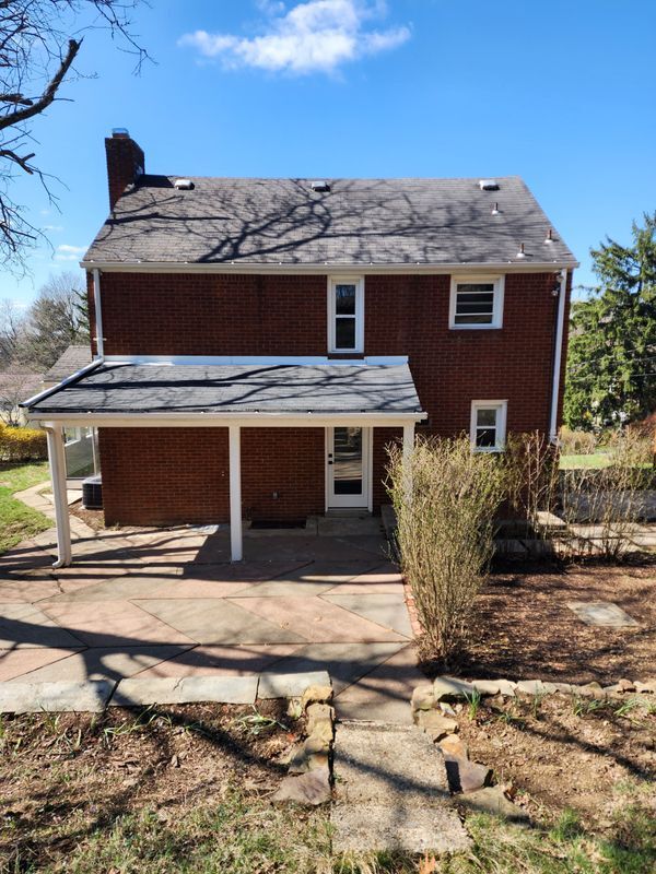 Building Photo - 5679 Valleyview Dr