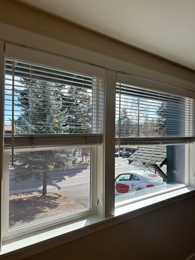 Building Photo - 928 NW Portland Ave