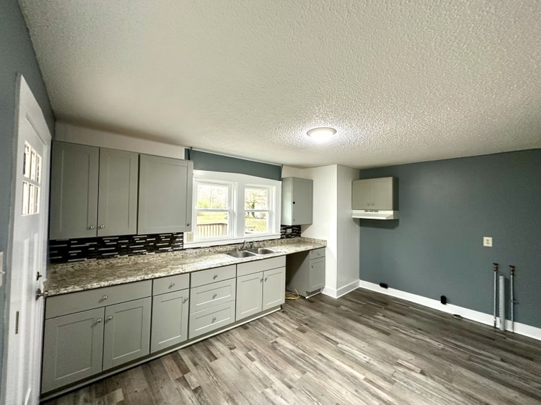 Building Photo - 3003 Tyree Springs Rd