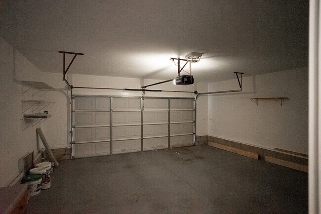 Building Photo - 537 Cedar Rock Dr