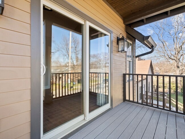 Building Photo - **UPSCALE BUENA VISTA HOME MINUTES FROM GERMANTOWN AND DOWNTOWN NASHVILLE**