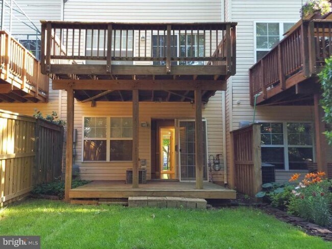 Building Photo - 43155 Huntsman Square