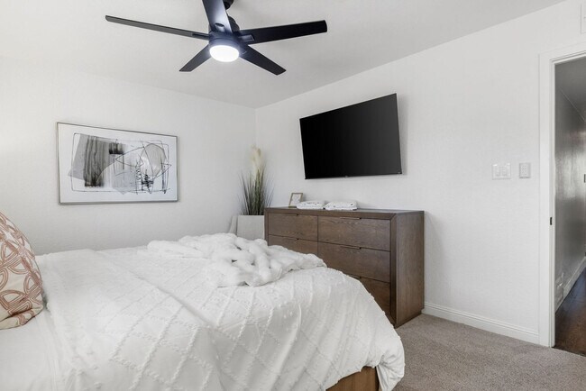 Building Photo - 8259 E Mulberry Ln