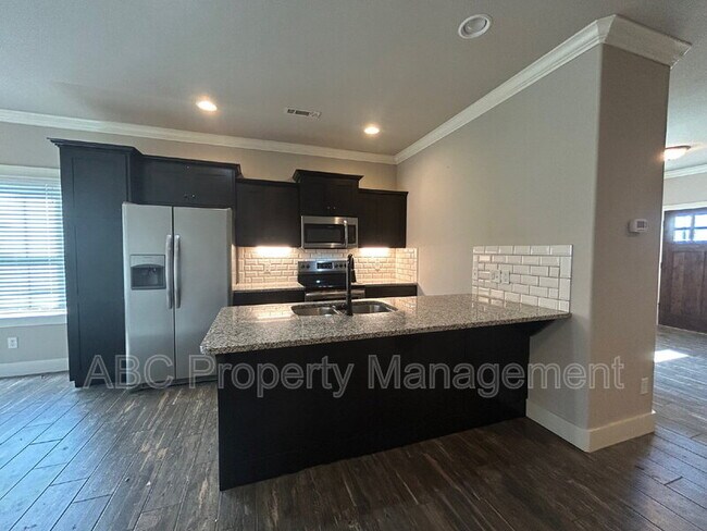 Building Photo - 3101 SW Warberry Ave