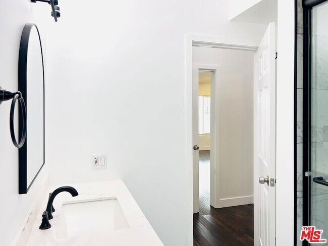 Building Photo - 10936 Hartsook St