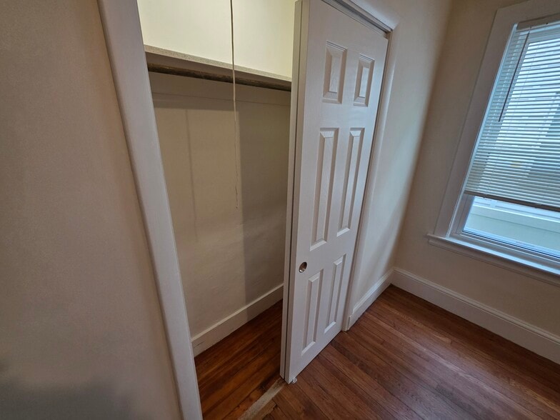 Building Photo - 1028 Fellsway