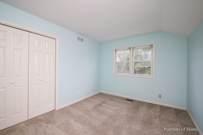 Building Photo - 2755 Newport Dr