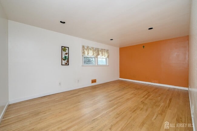 Building Photo - 2062 Elizabeth Ave