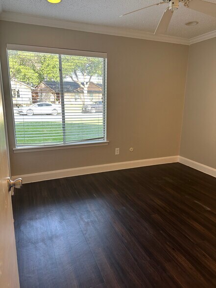 Building Photo - 2109 Cedarcrest Dr