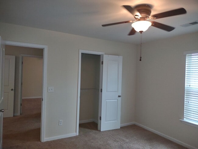 Building Photo - Super Four bedroom home in Northeast Columbia!