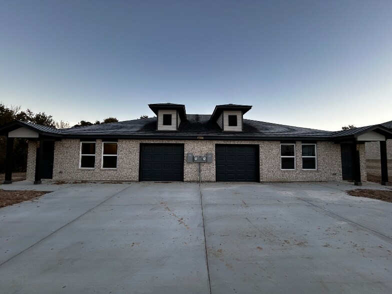 Building Photo - 10024 W Hwy 199