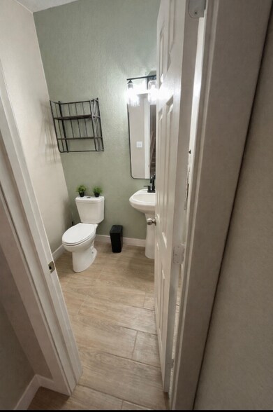 Building Photo - 4709 Auburn Dr