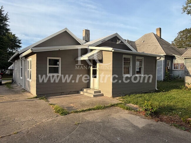 Building Photo - 121 Warrington-