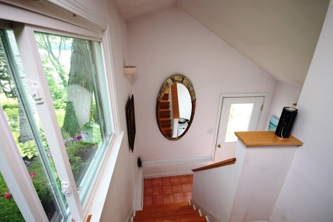 Building Photo - 3bd/2ba Waterfront House for Rent in Freep...