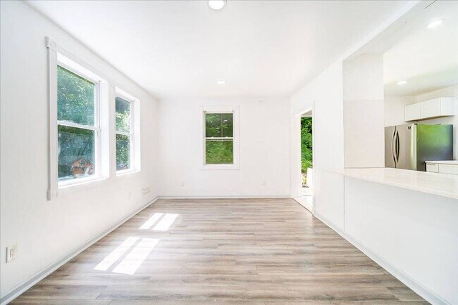 Building Photo - 629 S Rd