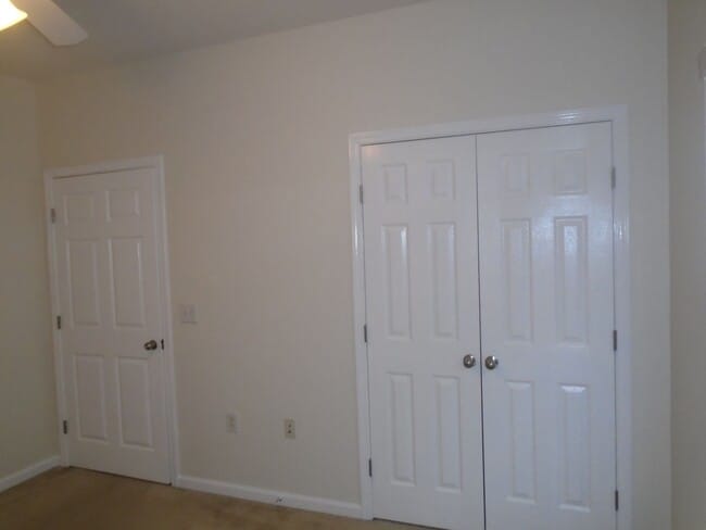 Building Photo - 635 Marshtree Ln