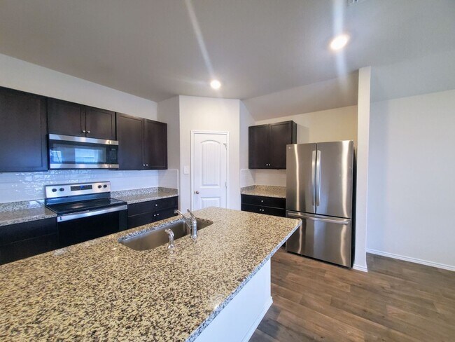 Building Photo - 912 Cinnamon Teal
