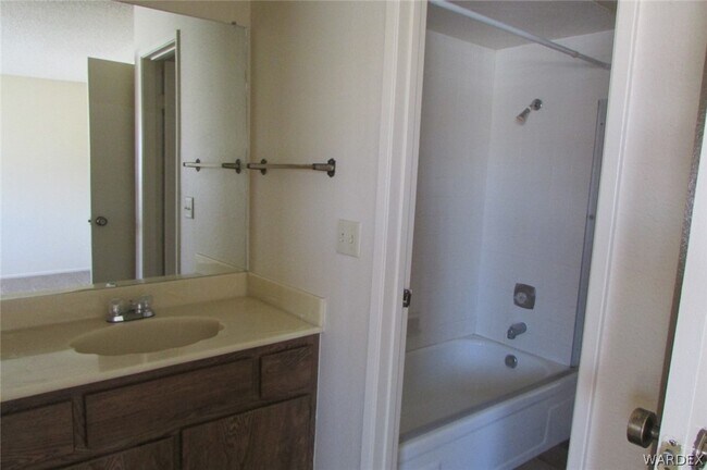 Building Photo - 1085 Chaparral Dr