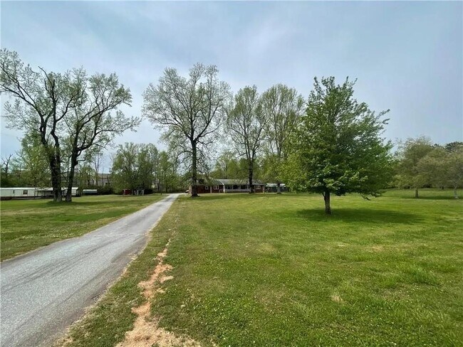 Building Photo - 3633 Loganville Hwy SW