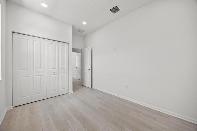 Building Photo - 4520 Longwood Lk Sq