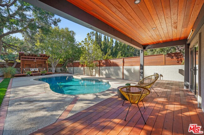 Building Photo - 665 McCadden Pl