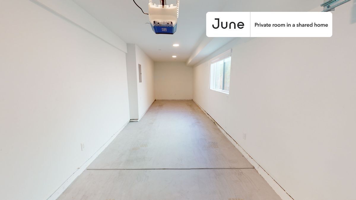 Building Photo - Room in Shared 5 bed/5 bath home