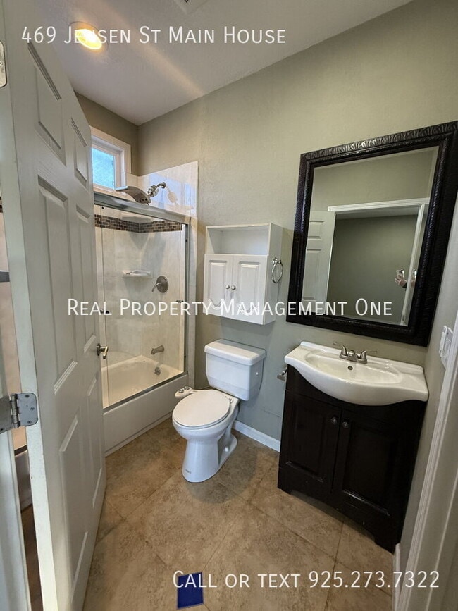 Building Photo - 469 Jensen St