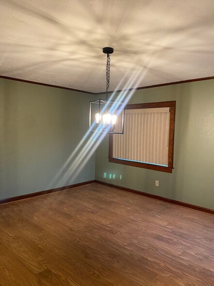 Building Photo - 1703 Skyline Heights