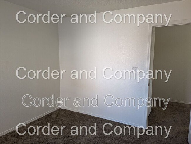 Building Photo - 949 Waterfall Dr
