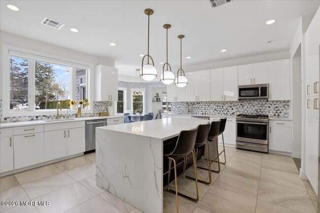 Building Photo - 475 Monmouth Pl