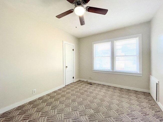 Building Photo - 2 Bedroom Home With Fenced in Yard