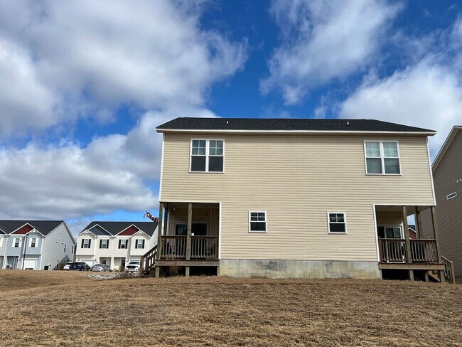 Building Photo - 208 Shallowbag Bay Ln