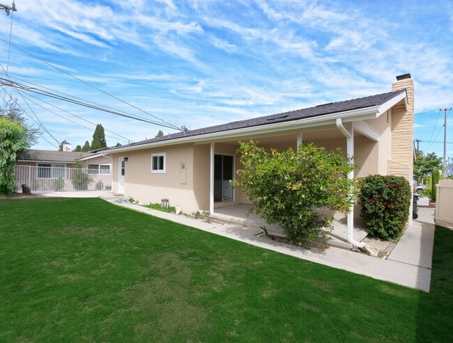 Building Photo - 27665 Longhill Dr