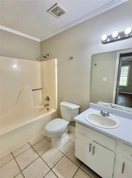 Building Photo - 116 Hargis Dr
