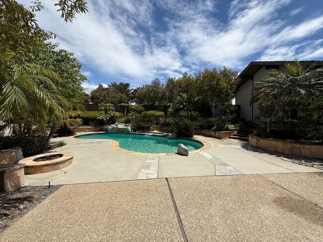 Building Photo - Newly Renovated 4 Bedroom Residence in La Jolla