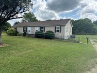 Building Photo - FOR LEASE- 2 BEDROOM DUPLEX MINUTES FROM 840!
