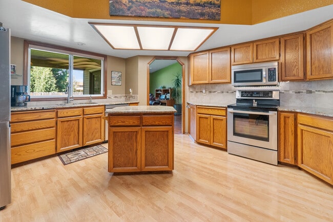 Building Photo - 10490 W Wildrose Ct