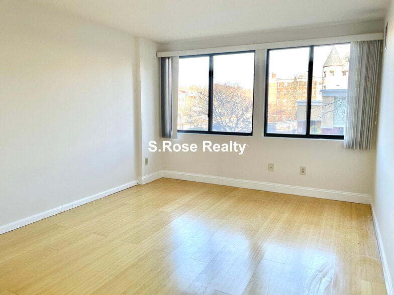 Primary Photo - 1731 Beacon St