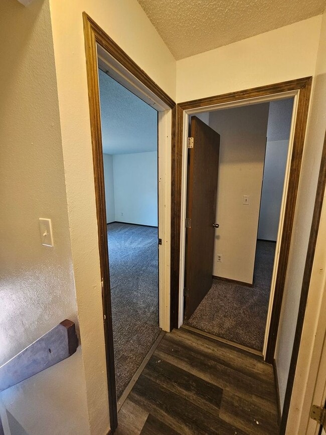 Building Photo - Beautiful West Side Condo