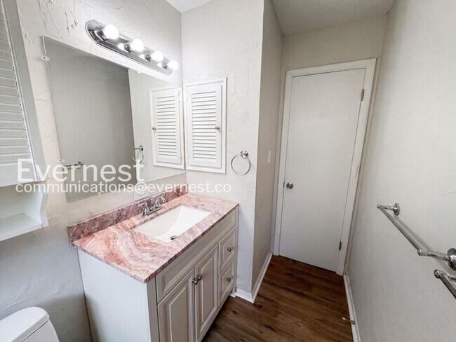 Building Photo - 3 Bed/1.5 Bath Home with Garage / Pet-Friendly / Coming Soon!