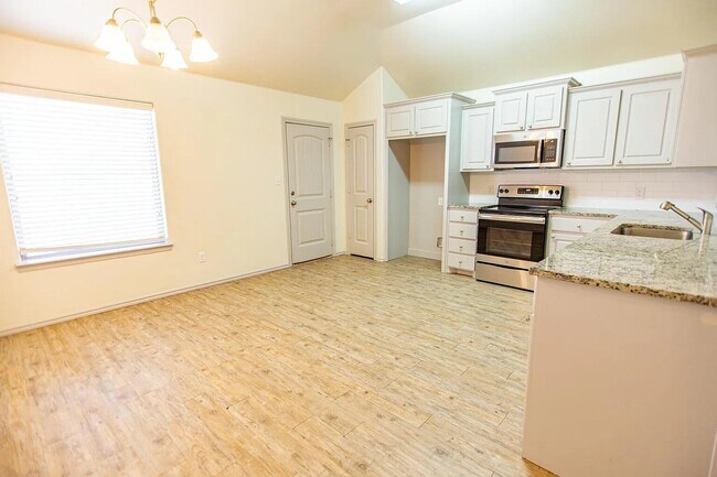 Building Photo - 1406 Kingston St