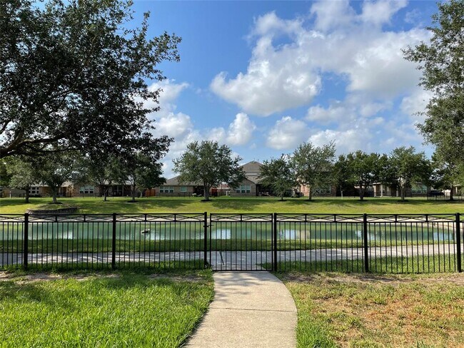 Building Photo - 9616 Hamilton Dr