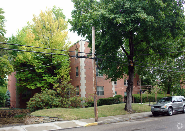 Building Photo - College Gardens